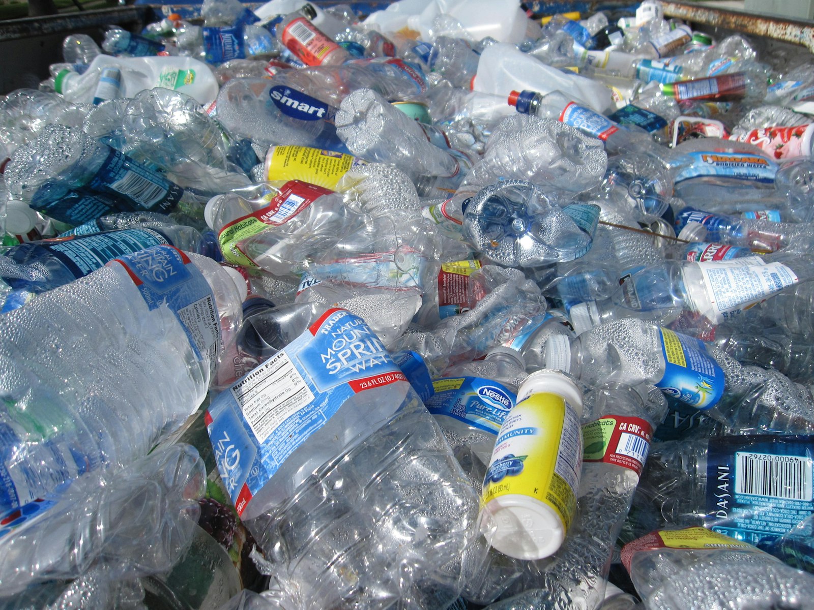 Bouteilles plastiques collectées pour le recyclage